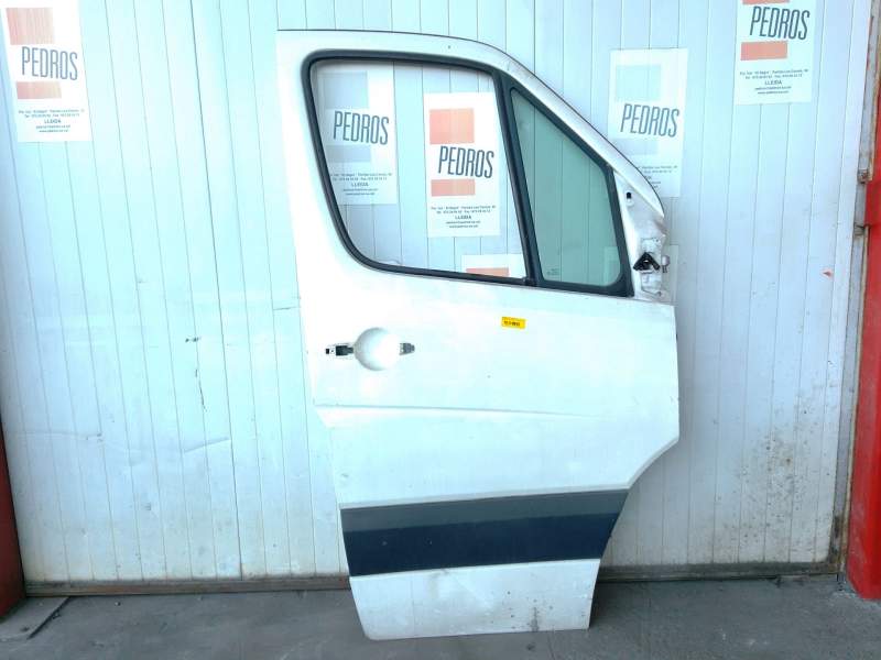 Recambio de puerta delantera derecha para volkswagen crafter 30-50 furgoneta (2e_) 2.0 tdi referencia OEM IAM 2E0831052  