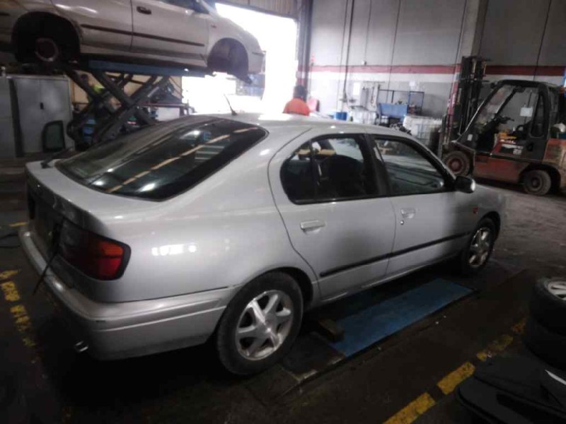 nissan primera berlina (p11) del año 1998