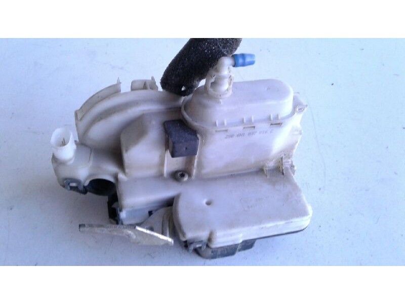 Recambio de cerradura puerta delantera derecha para volkswagen polo berlina (6n1) básico referencia OEM IAM 6N1837016D  