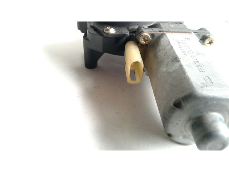 Recambio de elevalunas delantero derecho para ford mondeo berlina (gd) ghia referencia OEM IAM 1059773  