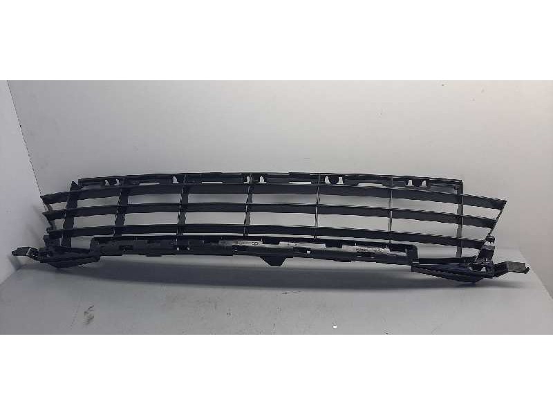 Recambio de rejilla paragolpes central para peugeot 207 sw referencia OEM IAM 9654357280 PORTOLES 
