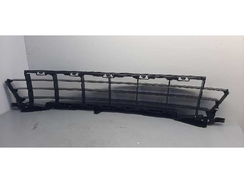 Recambio de rejilla paragolpes central para peugeot 207 sw referencia OEM IAM 9654357280 PORTOLES 