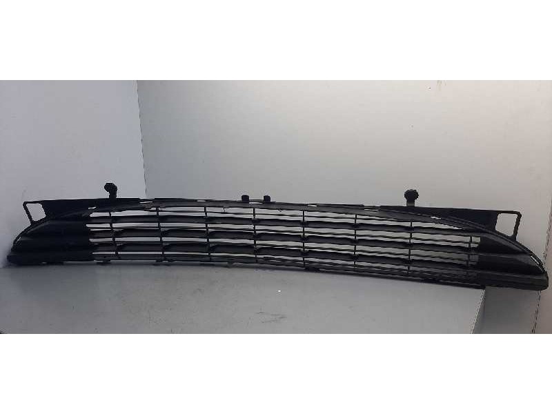 Recambio de rejilla paragolpes central para peugeot 207 sw referencia OEM IAM 9634014177 PORTOLES 