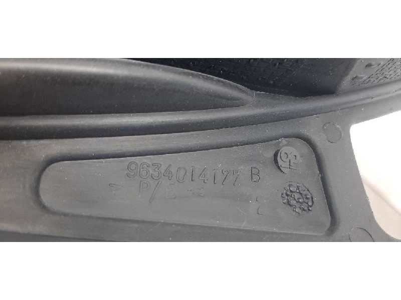 Recambio de rejilla paragolpes central para peugeot 207 sw referencia OEM IAM 9634014177 PORTOLES 