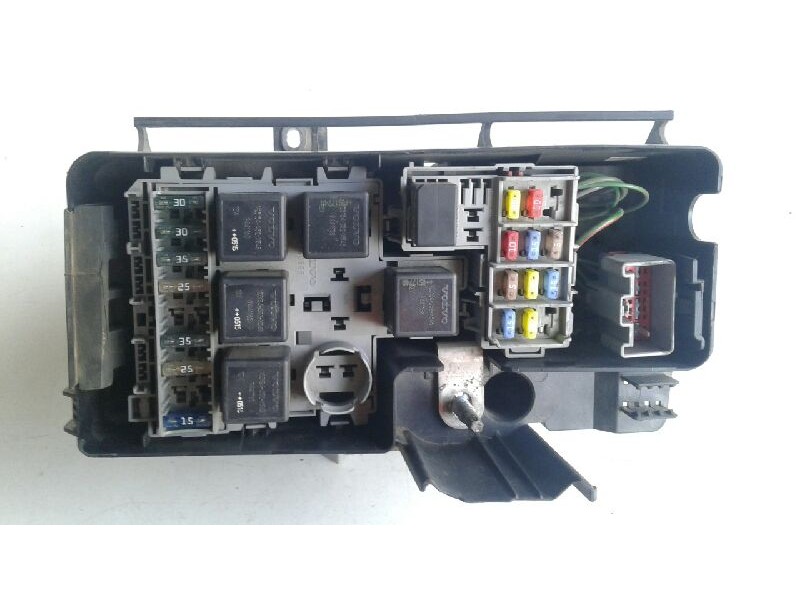 Recambio de caja fusibles para volvo s60 berlina 2.4 d kinetic (120kw) referencia OEM IAM 30728132  