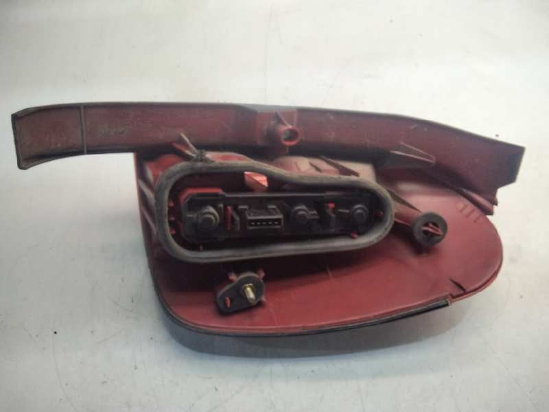 Recambio de piloto trasero izquierdo para peugeot 306 break xt referencia OEM IAM   