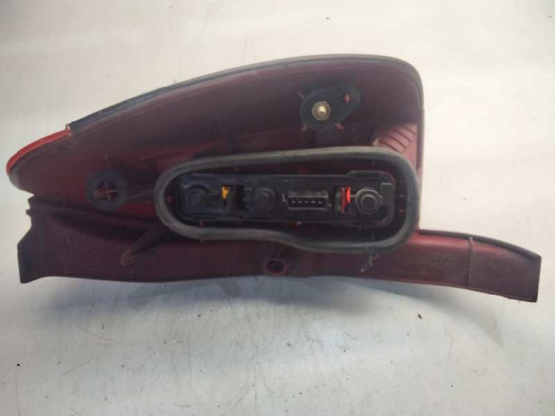 Recambio de piloto trasero izquierdo para peugeot 306 break xt referencia OEM IAM   