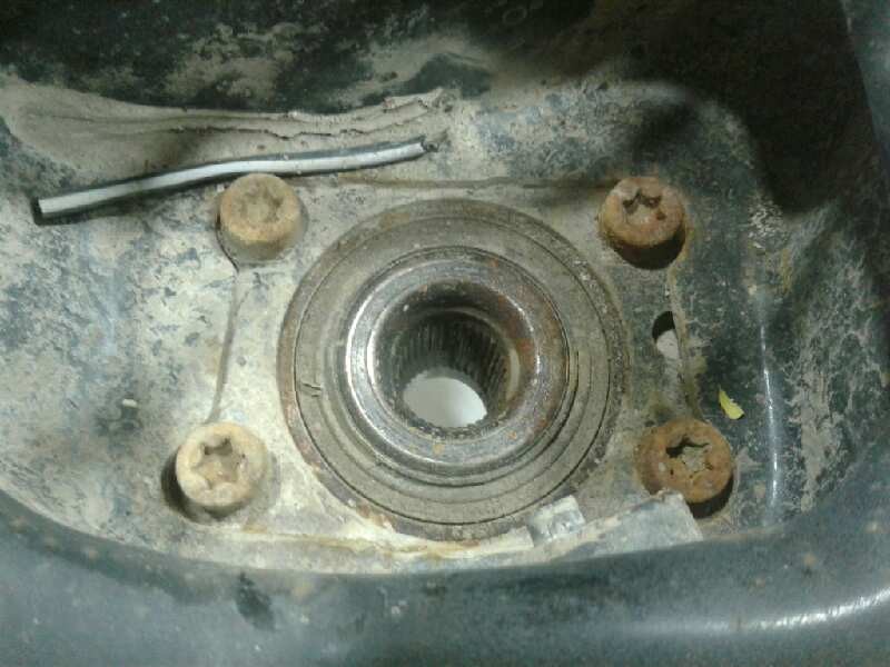 Recambio de mangueta trasera izquierda para volvo xc60 momentum awd referencia OEM IAM   