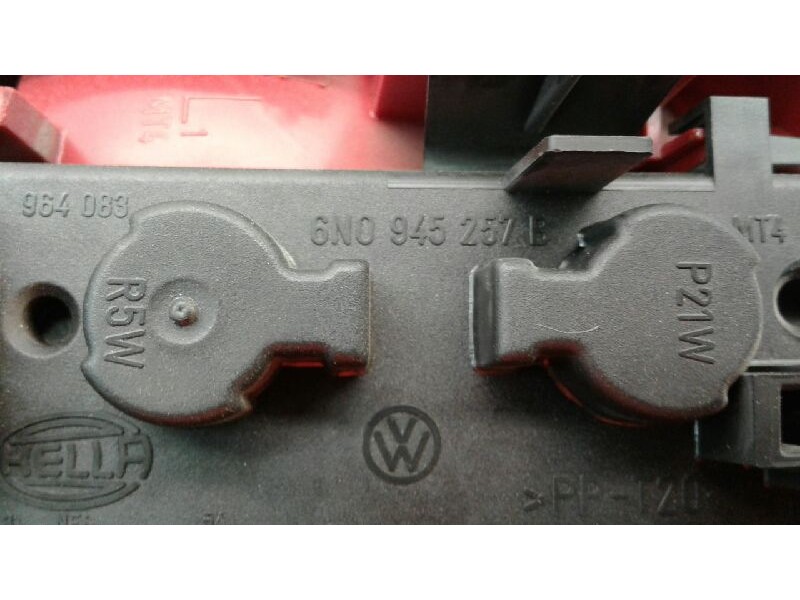 Recambio de piloto trasero izquierdo para volkswagen polo berlina (6n2) trendline referencia OEM IAM 6N0945257BL  