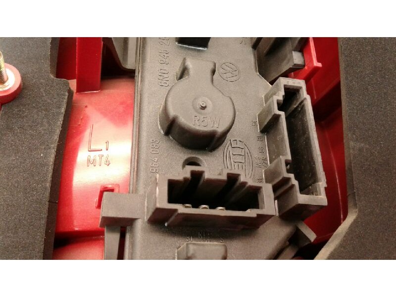 Recambio de piloto trasero izquierdo para volkswagen polo berlina (6n2) trendline referencia OEM IAM 6N0945257BL  