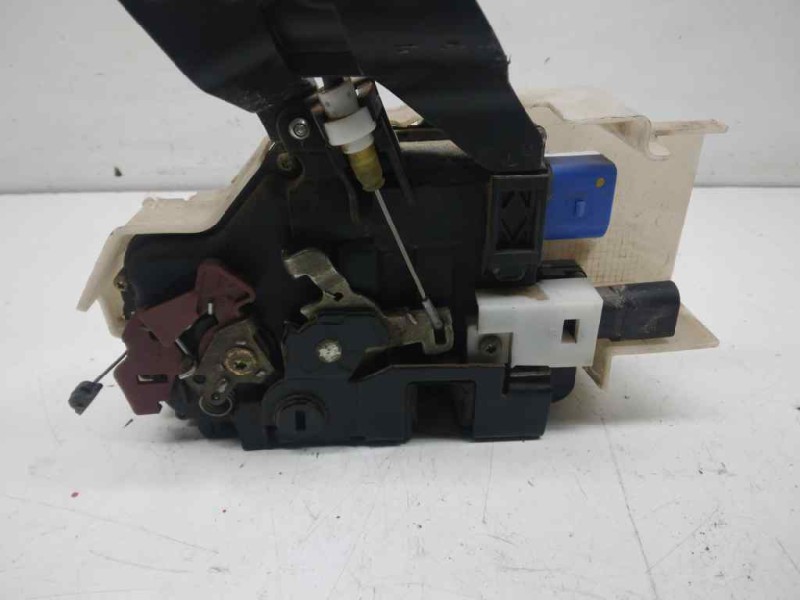 Recambio de cerradura puerta trasera izquierda para volkswagen touareg (7la) tdi v10 referencia OEM IAM 7L0839089  