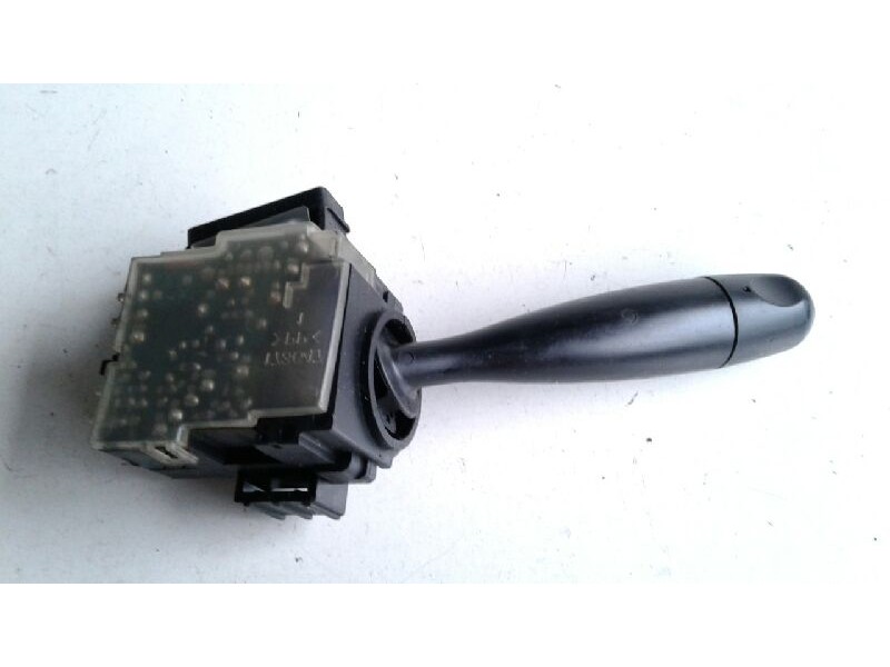 Recambio de mando limpia para toyota yaris (ncp1/nlp1/scp1) 1.0 linea luna referencia OEM IAM   