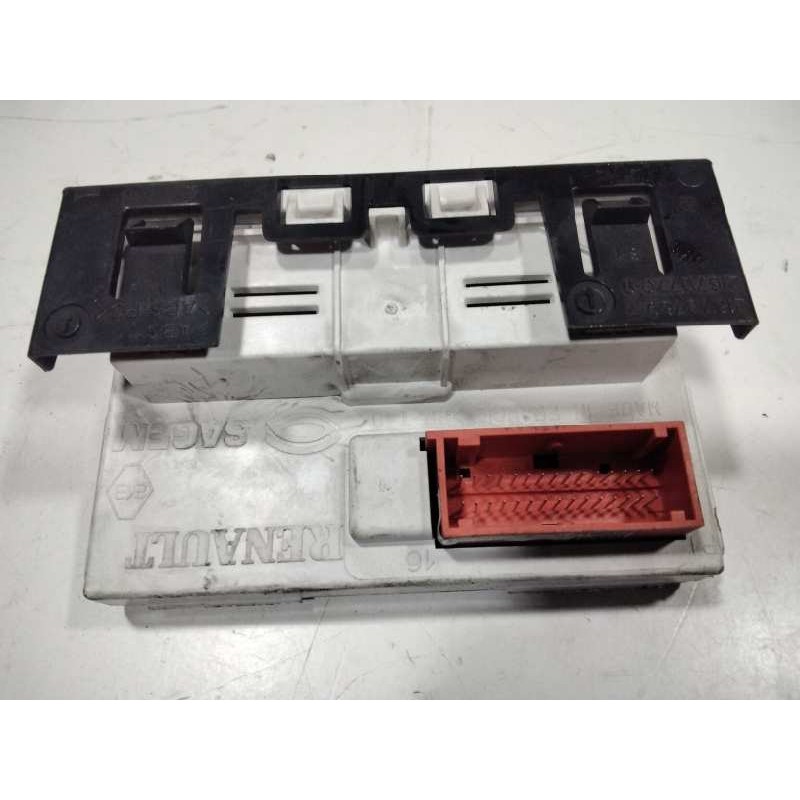 Recambio de pantalla multifuncion para renault megane ii berlina 5p confort authentique referencia OEM IAM 21673770  