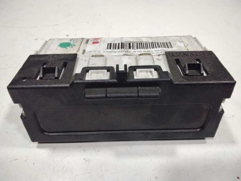 Recambio de pantalla multifuncion para renault megane ii berlina 5p confort authentique referencia OEM IAM 21673770  