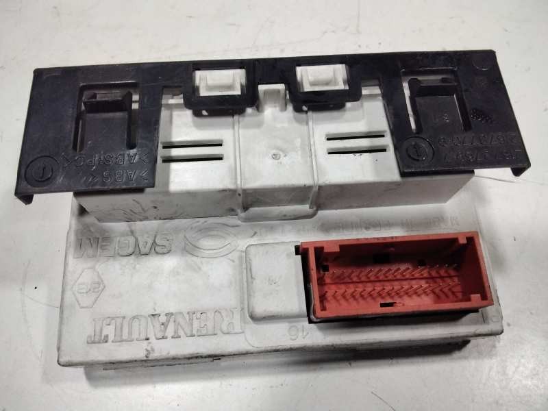 Recambio de pantalla multifuncion para renault megane ii berlina 5p confort authentique referencia OEM IAM 21673770  