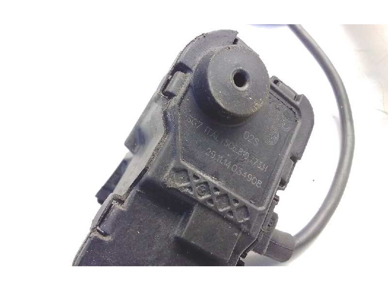 Recambio de motor apetura tapa combustible para volkswagen golf vii lim. sport by r-line bluemotion referencia OEM IAM 5C6810772