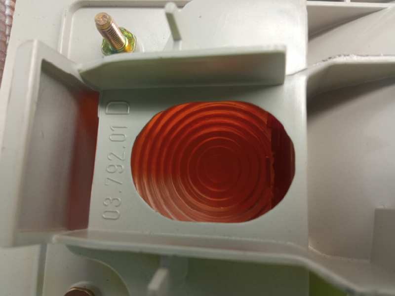 Recambio de piloto trasero derecho para ford escort berlina referencia OEM IAM 0379201D  