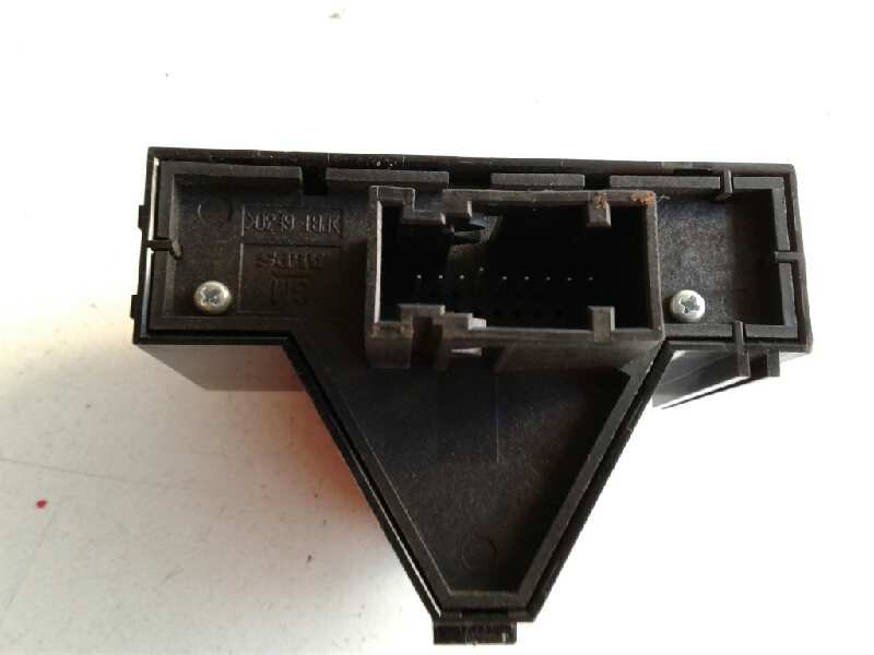 Recambio de warning para opel corsa d selective referencia OEM IAM 13180529  