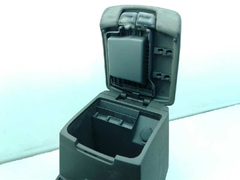 Recambio de apoyabrazos central para nissan navara pick-up (d40m) 2.5 dci cat referencia OEM IAM   