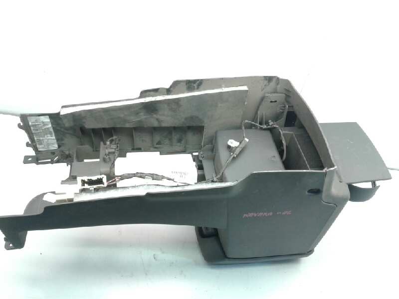 Recambio de apoyabrazos central para nissan navara pick-up (d40m) 2.5 dci cat referencia OEM IAM Q05081  