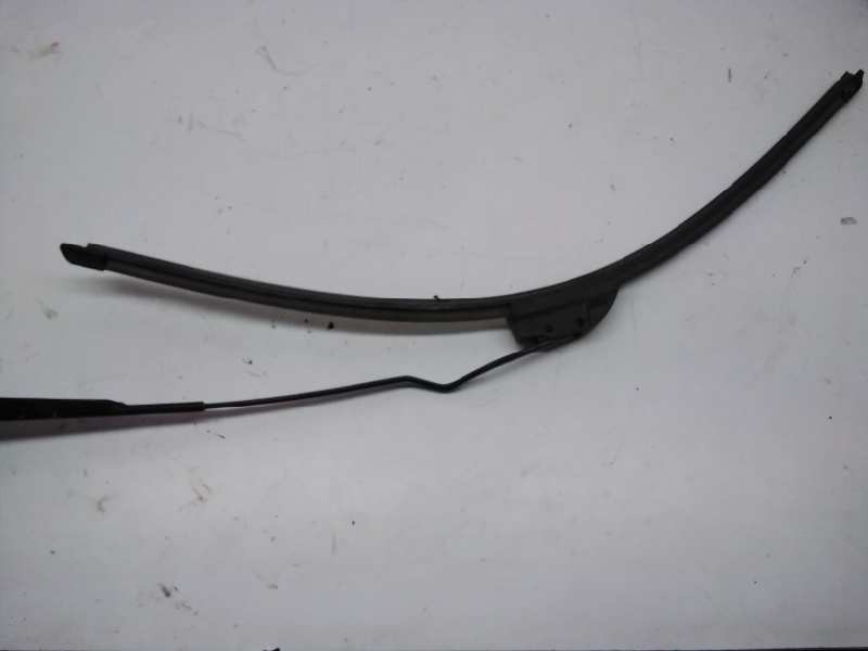 Recambio de brazo limpia delantero derecho para chrysler voyager (rg) 2.8 crd grand voyager limited referencia OEM IAM 04717364A