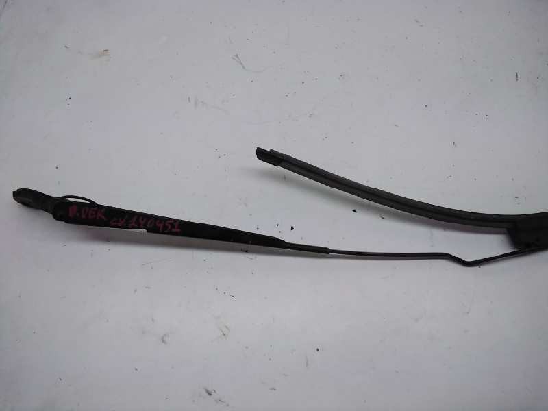 Recambio de brazo limpia delantero derecho para chrysler voyager (rg) 2.8 crd grand voyager limited referencia OEM IAM 04717364A