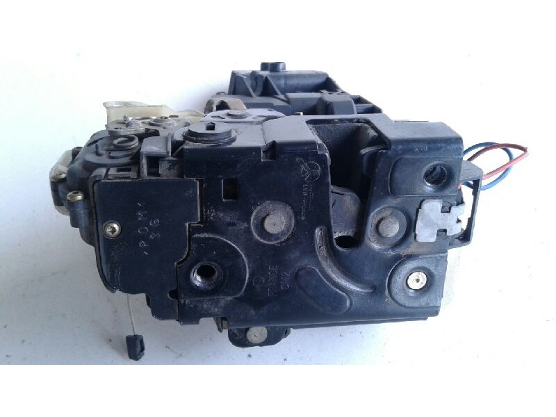 Recambio de cerradura puerta trasera izquierda para volkswagen passat variant (3b5) 1.9 tdi referencia OEM IAM   