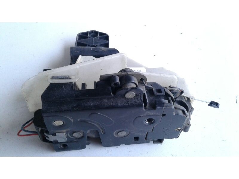 Recambio de cerradura puerta trasera izquierda para volkswagen passat variant (3b5) 1.9 tdi referencia OEM IAM   