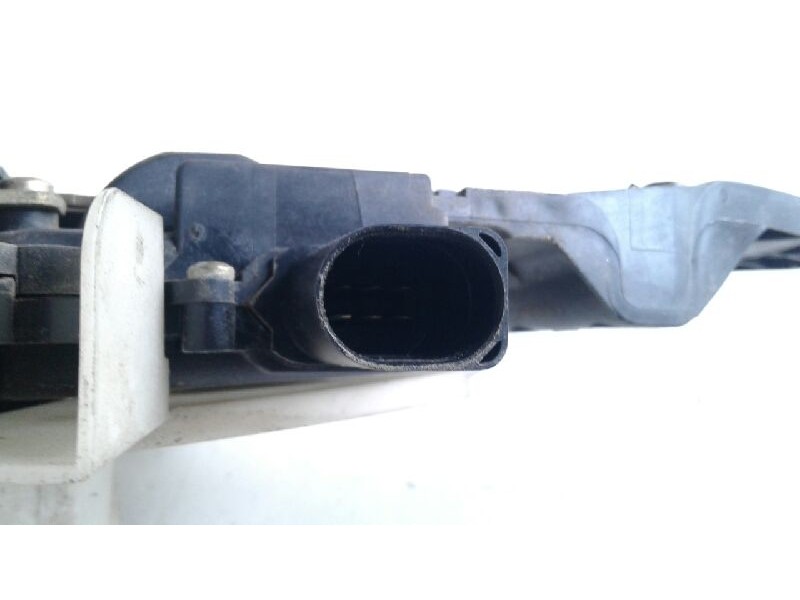 Recambio de cerradura puerta trasera izquierda para volkswagen passat variant (3b5) 1.9 tdi referencia OEM IAM   