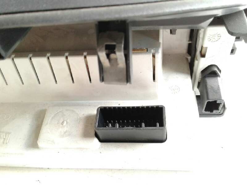 Recambio de pantalla multifuncion para renault clio iii confort dynamique referencia OEM IAM 8200307273  