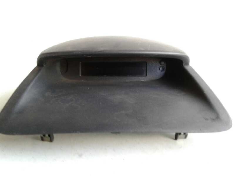 Recambio de pantalla multifuncion para renault clio iii confort dynamique referencia OEM IAM 8200307273  