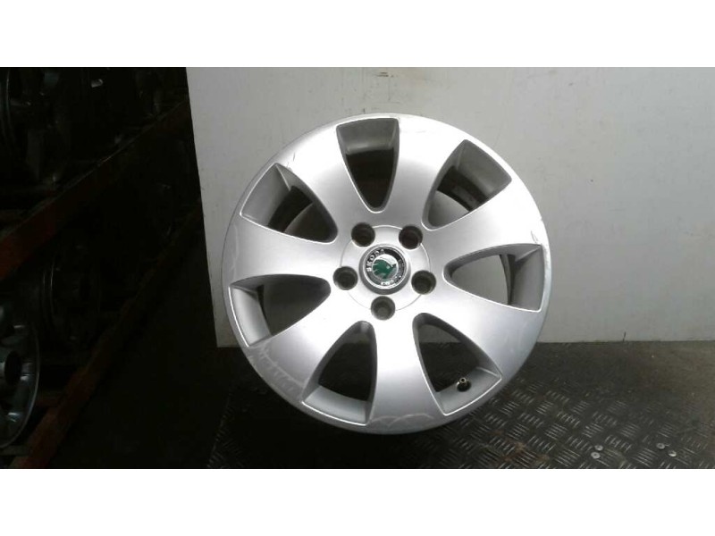Recambio de llanta aluminio para skoda superb combi (3t5) active referencia OEM IAM 165TORNILLOS  