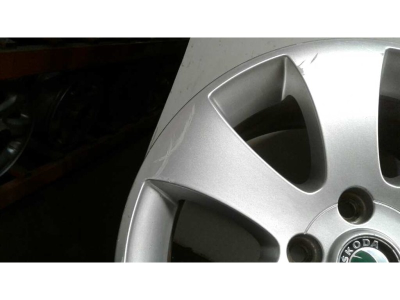 Recambio de llanta aluminio para skoda superb combi (3t5) active referencia OEM IAM 165TORNILLOS  