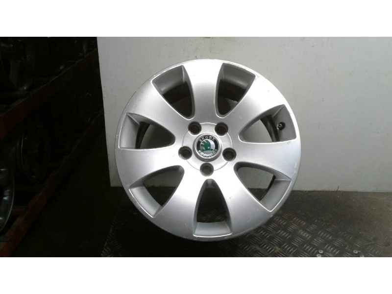 Recambio de llanta aluminio para skoda superb combi (3t5) active referencia OEM IAM 165TORNILLOS  