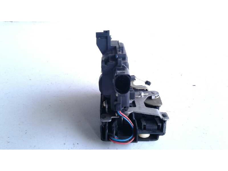 Recambio de cerradura puerta trasera izquierda para volkswagen bora berlina (1j2) conceptline referencia OEM IAM 3B4839015AL  