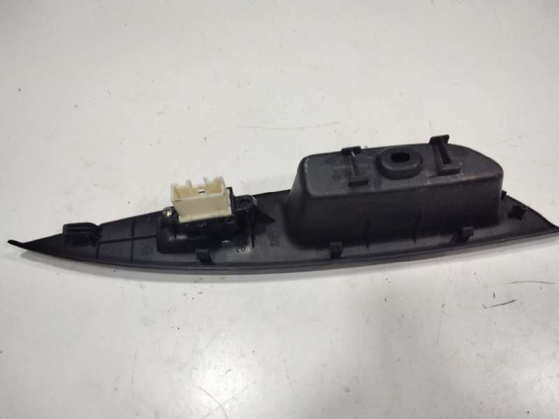 Recambio de mando elevalunas trasero izquierdo para mazda 6 berlina (gg) 2.0 crtd 136 active (5-ptas.) referencia OEM IAM GP9F66