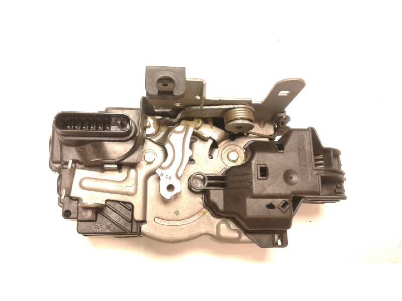 Recambio de cerradura puerta trasera derecha para volvo v40 2.0 diesel cat referencia OEM IAM   