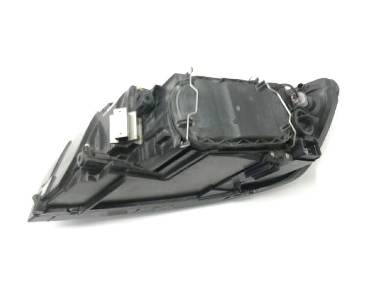 Recambio de faro derecho para volvo v50 familiar 2.0 d momentum referencia OEM IAM 31335222  