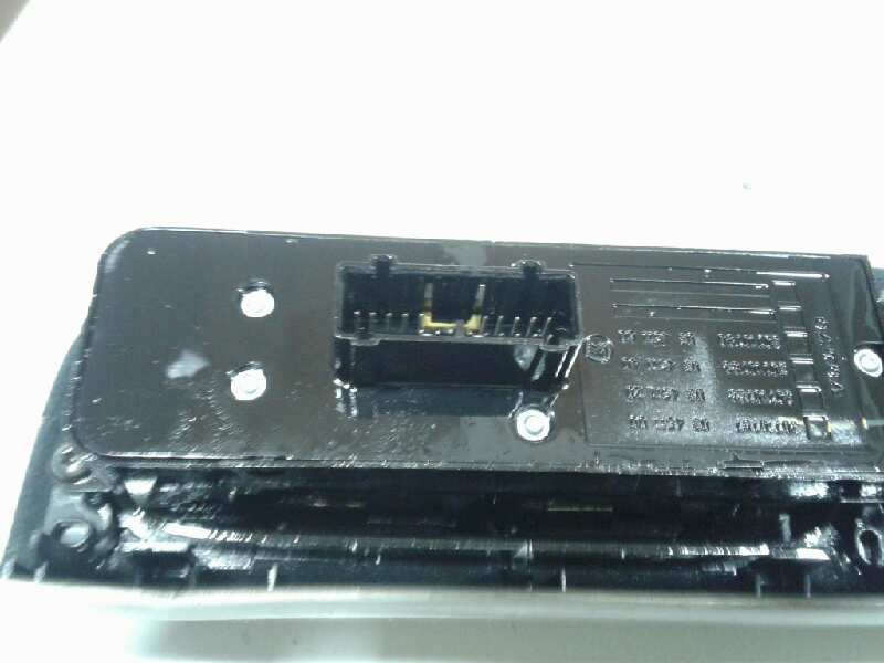 Recambio de mando elevalunas delantero izquierdo para volvo v50 familiar 2.0 d momentum referencia OEM IAM 30773429  
