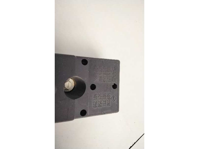 Recambio de mando elevalunas delantero izquierdo para saab 900 berlina referencia OEM IAM 4519120  
