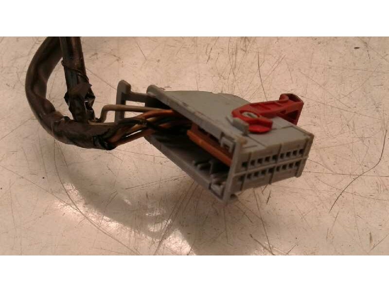 Recambio de retrovisor izquierdo para fiat stilo (192) 1.9 jtd 115 referencia OEM IAM 0735359853  