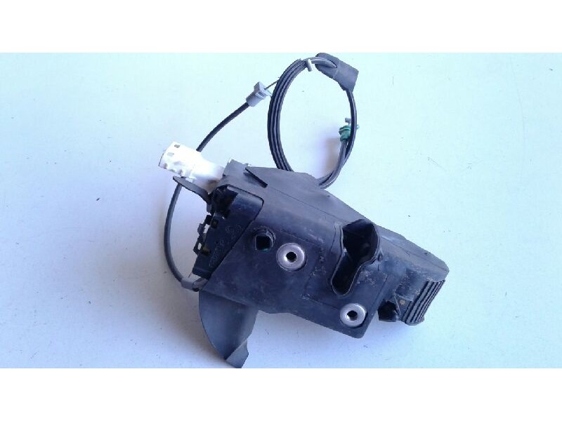 Recambio de cerradura puerta delantera derecha para citroen c4 berlina collection referencia OEM IAM 9136ES  