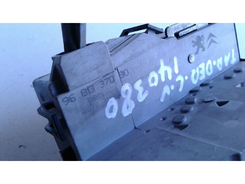 Recambio de cerradura puerta trasera derecha para citroen c4 berlina collection referencia OEM IAM 9138T5  