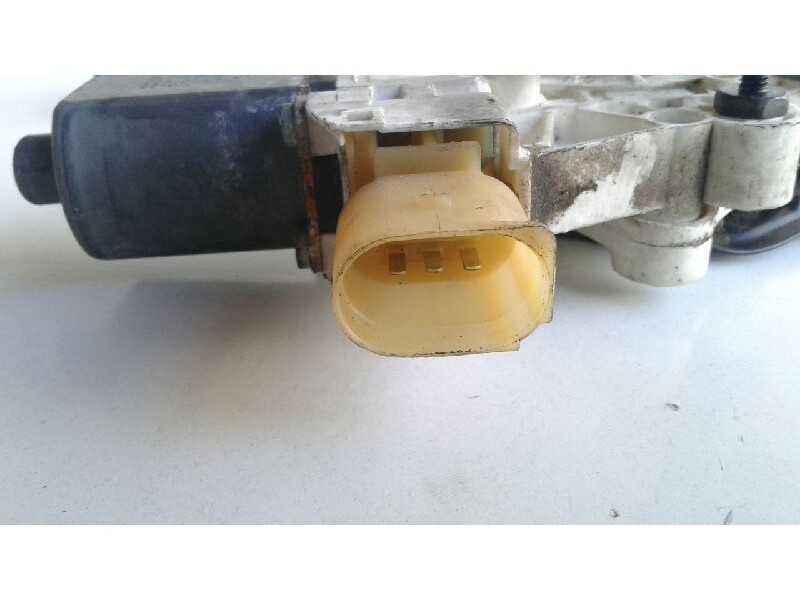 Recambio de elevalunas delantero izquierdo para bmw serie 1 berlina (e81/e87) 118d referencia OEM IAM 51337138465  