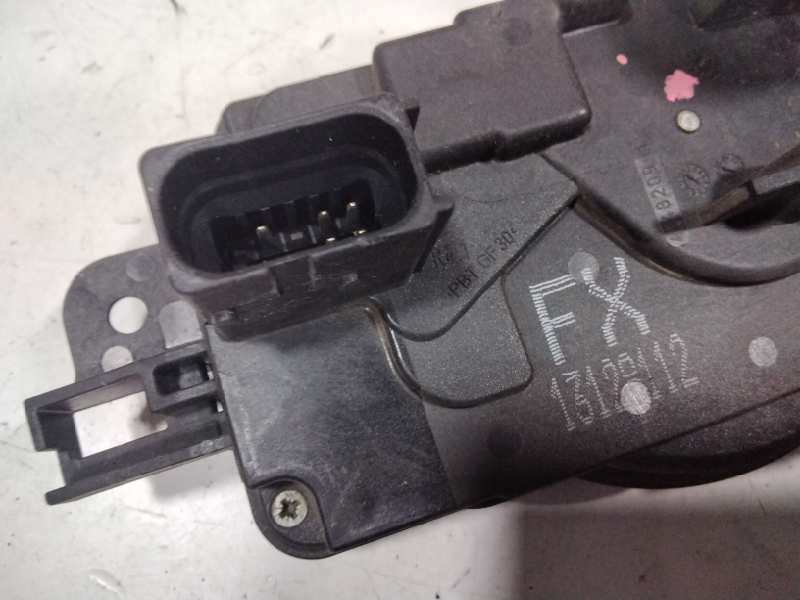 Recambio de cerradura puerta delantera derecha para opel astra h berlina cosmo referencia OEM IAM 13128122  