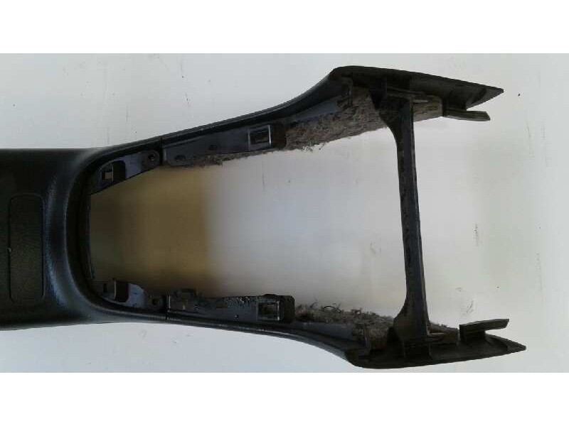 Recambio de consola central para toyota avensis berlina (t25) 2.2 d-4d executive sedán (4-ptas.) referencia OEM IAM   