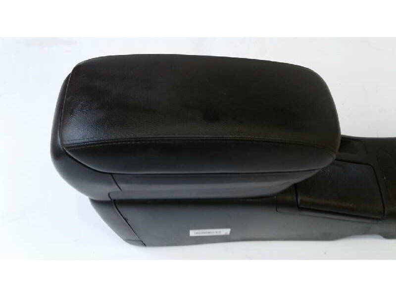 Recambio de consola central para toyota avensis berlina (t25) 2.2 d-4d executive sedán (4-ptas.) referencia OEM IAM   