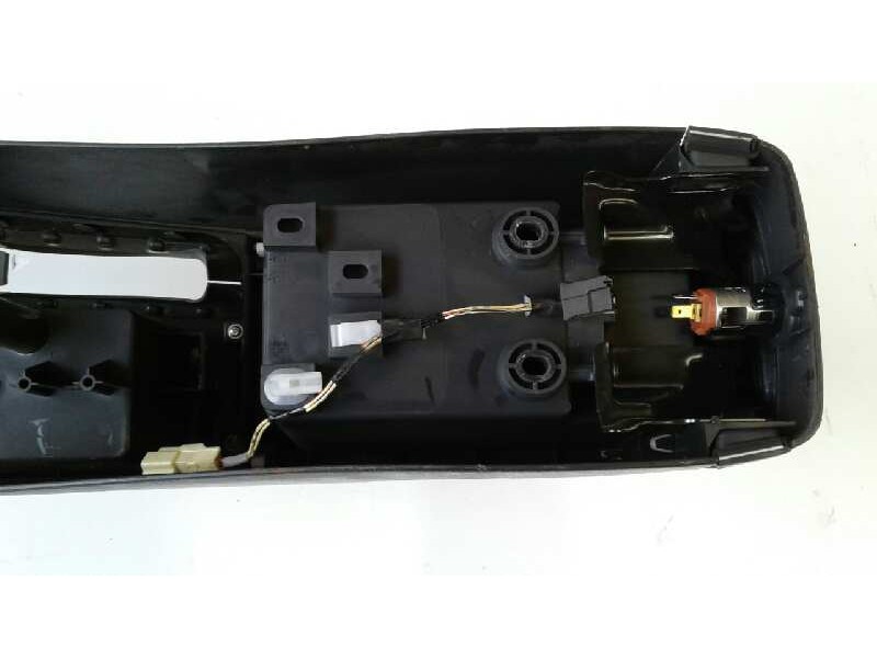 Recambio de consola central para toyota avensis berlina (t25) 2.2 d-4d executive sedán (4-ptas.) referencia OEM IAM   