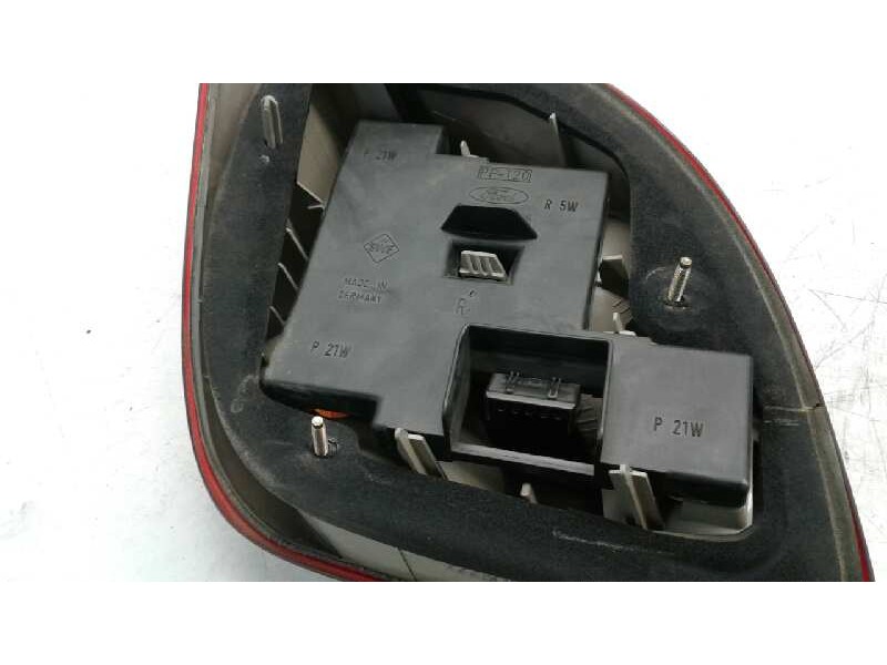 Recambio de piloto trasero derecho para ford fiesta berlina (dx) básico referencia OEM IAM 1044154  
