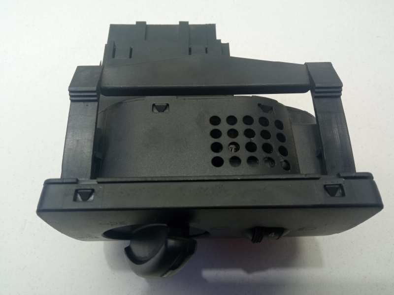 Recambio de mando luces para ford focus berlina (cap) ambiente (d) referencia OEM IAM 1318961  